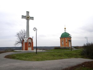 krest-i-chasovnya-na-meste-nikolskoj-cerkvi
