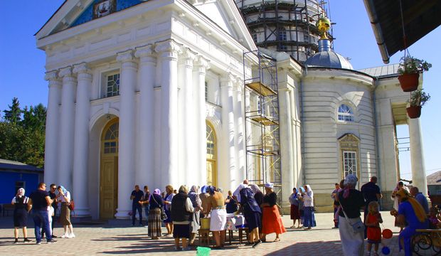 Успенский храм в Рыльске